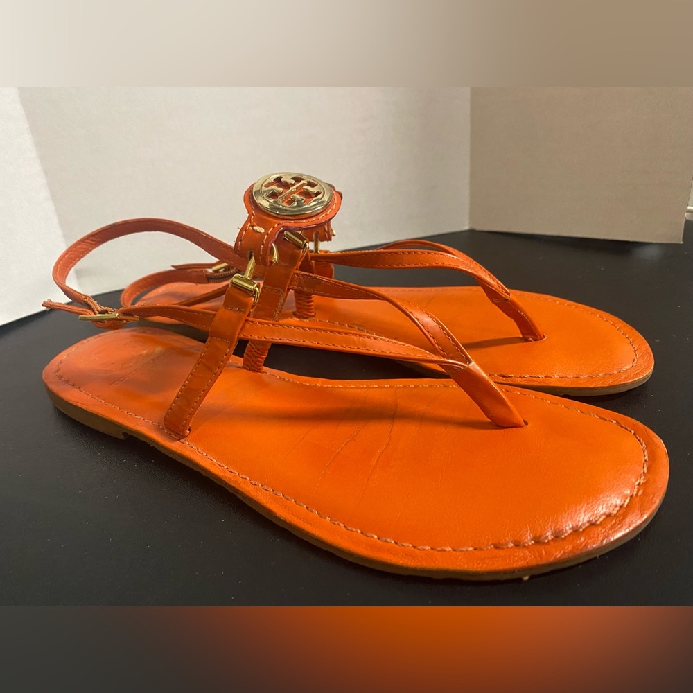Tory Burch Miller Orange Leather Thong Sandals Gold Logo Women's Size 8.5 🧡💛 - Picture 4 of 8